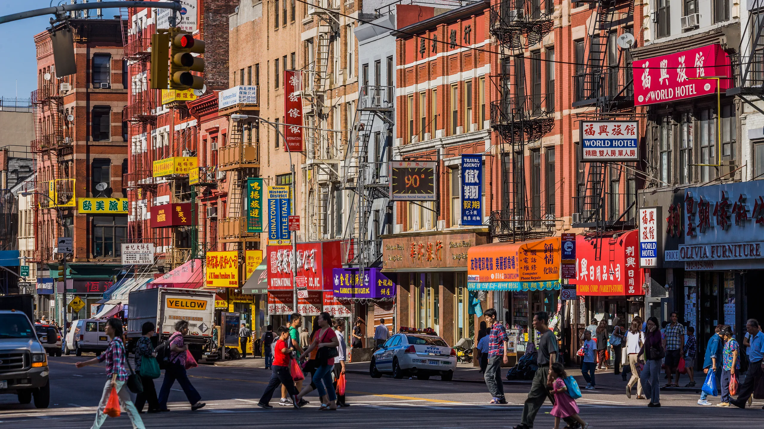 You are currently viewing Where to Live in NYC if You Love Farmers Markets: A Neighborhood Guide