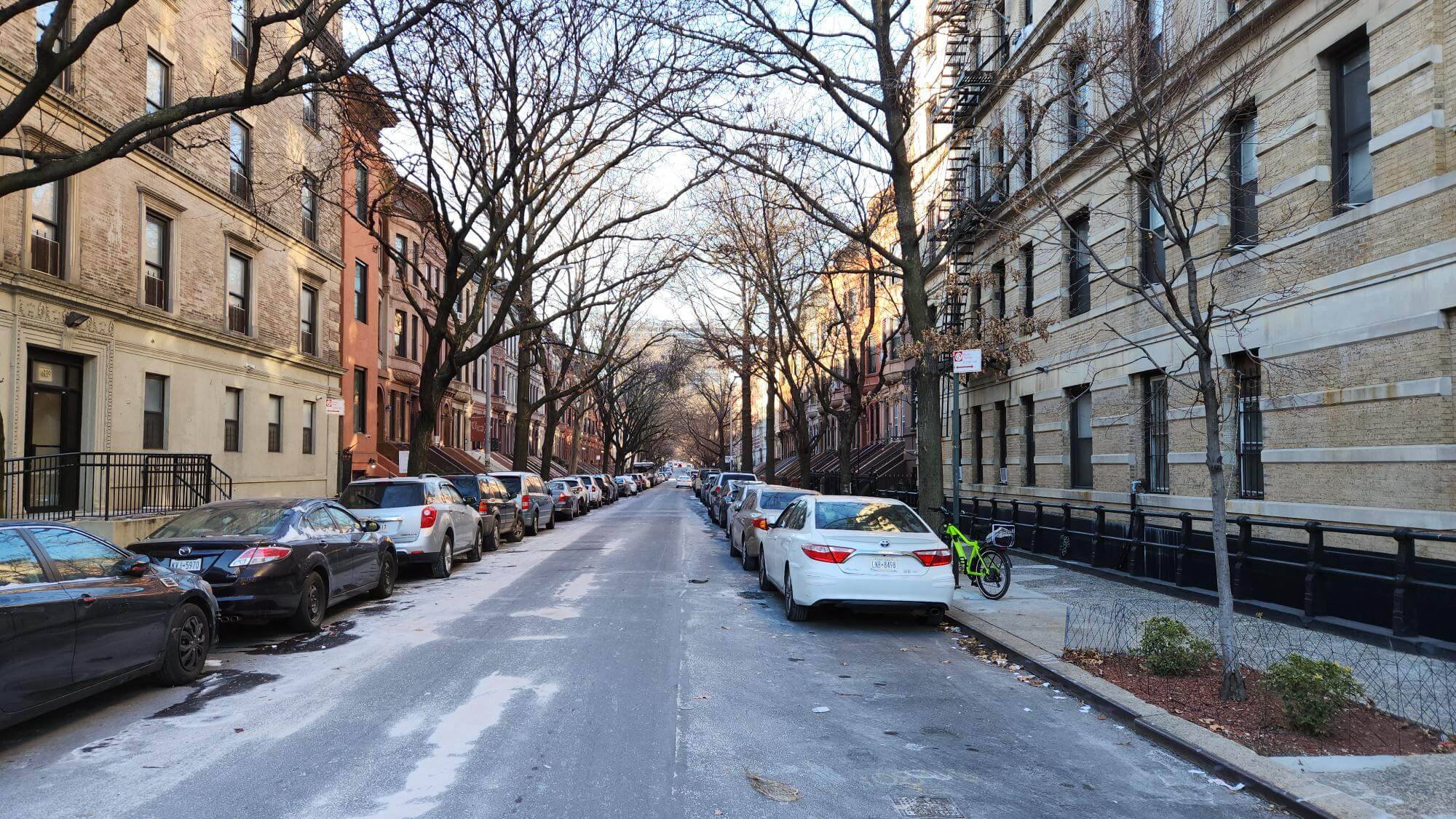 You are currently viewing How Weather & Seasonal Trends Affect NYC Moves (Snow, Delays & Planning)