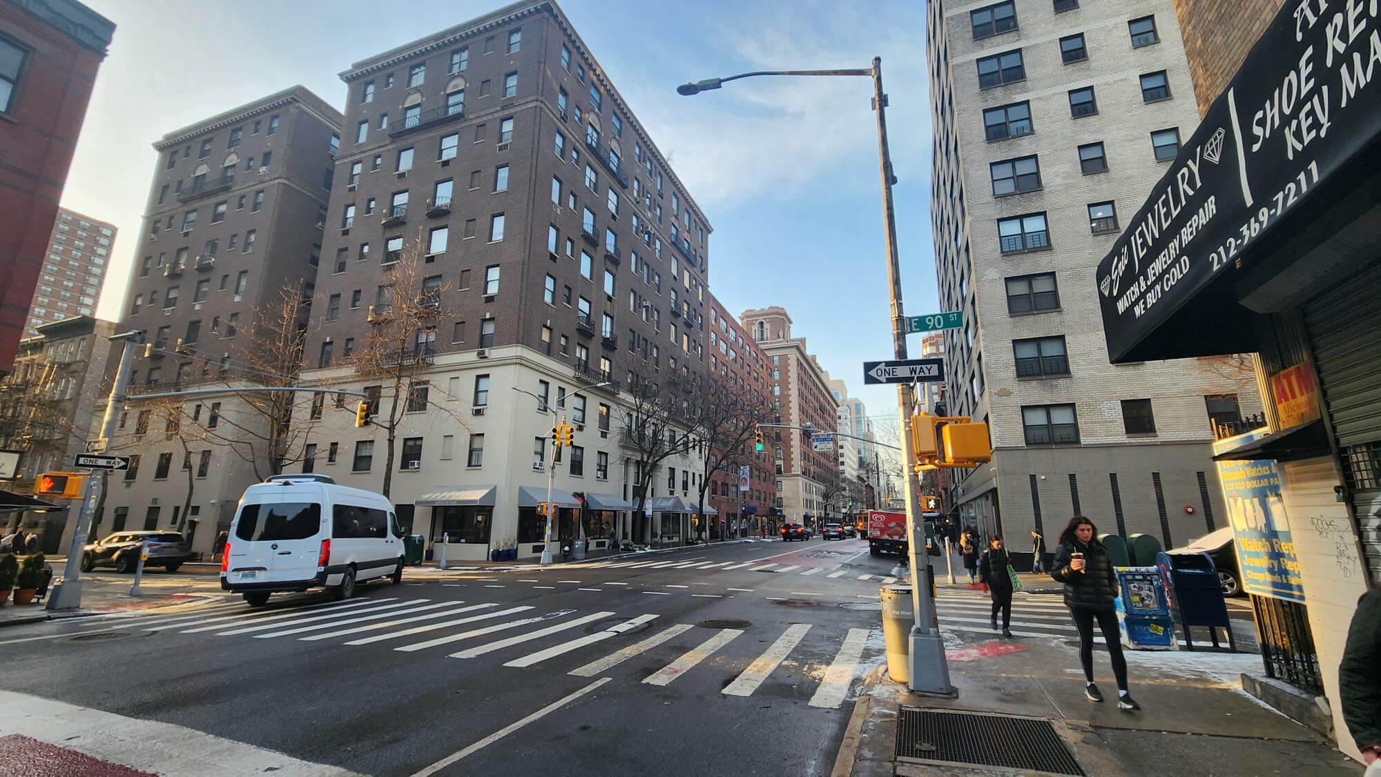 You are currently viewing Upper East Side Co-op Relocation Guide: Managing Elevator Time Slots & Strict Building Hours