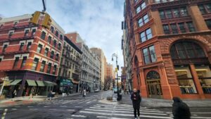 Read more about the article The Rise of Friday Night Moves to Avoid Weekend Chaos